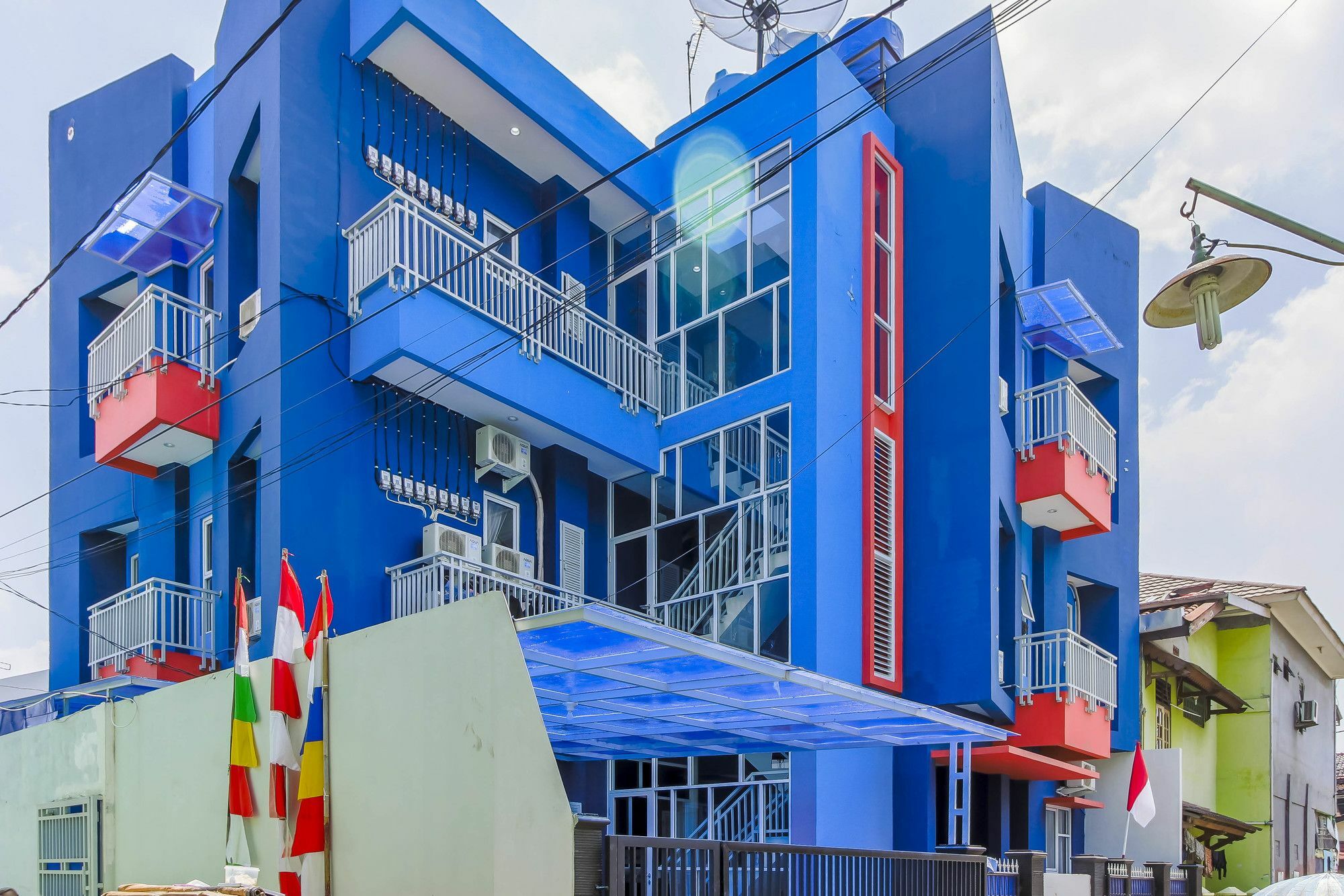 Wisma tamu Reddoorz Syariah Near Metropolitan Mall Bekasi