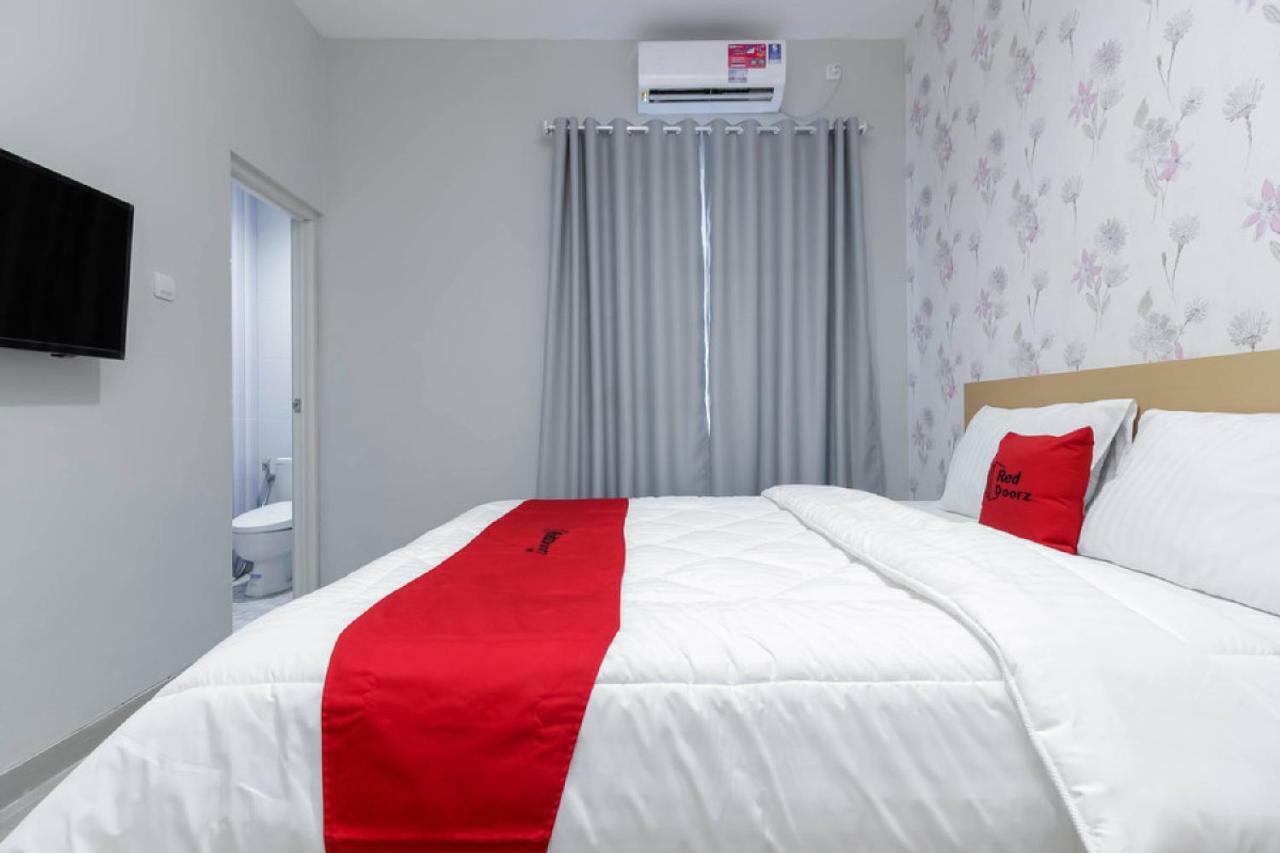 Reddoorz Syariah Near Metropolitan Mall 2*